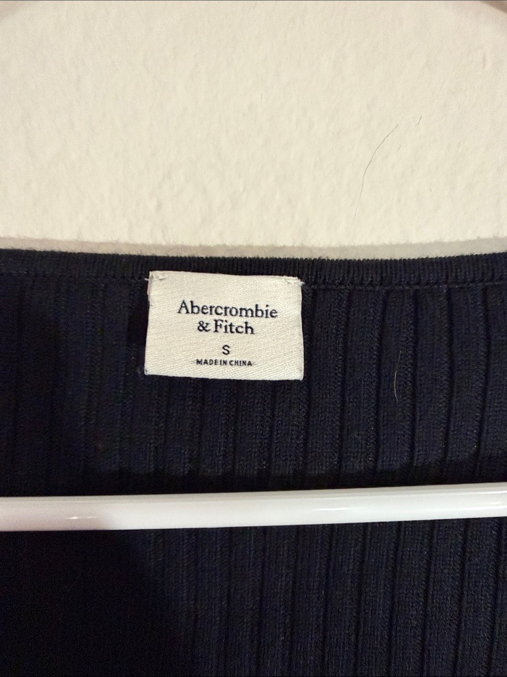 Abercrombie Fitch Black Twist Front Ribbed V Neck Long Sleeve Top - Picture 2 of 7